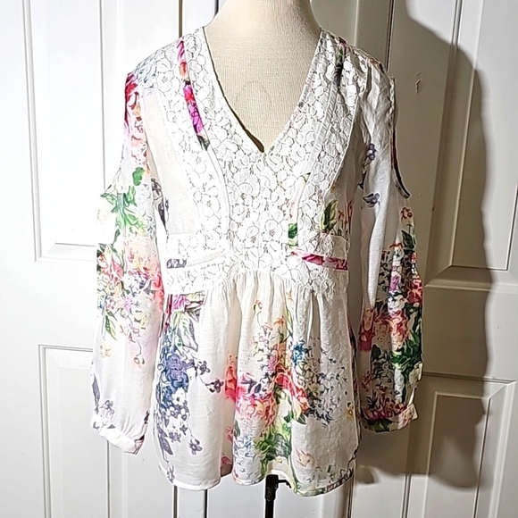 Cyrena blouse size medium Floral print with open shoulders Baby doll Cottagecore - Picture 1 of 10